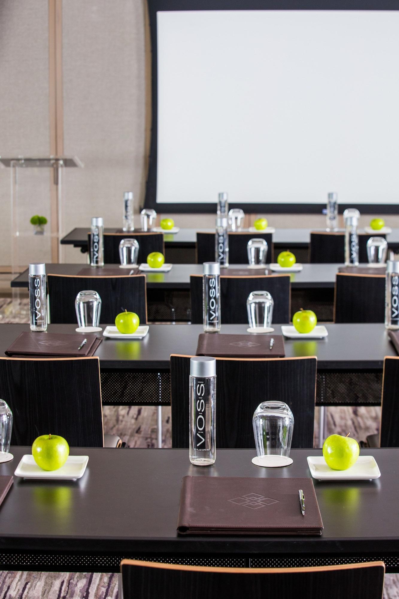 The Knickerbocker Hotel New York Luaran gambar Bottles of Voss