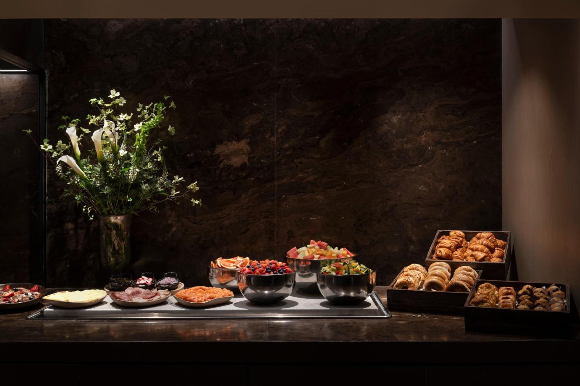 The Knickerbocker Hotel New York Luaran gambar A buffet at a hotel